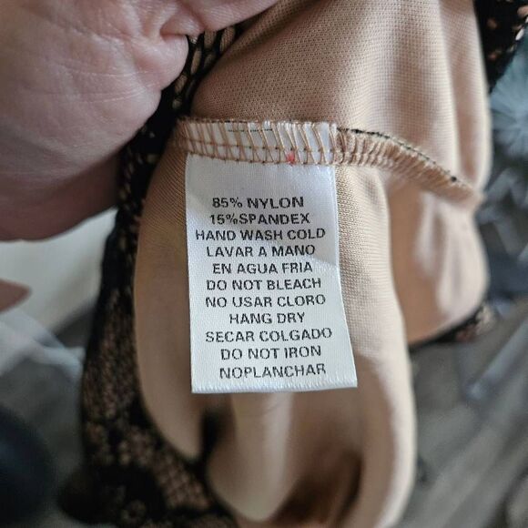 Top Chic Sheer Lace Romper - Picture 10 of 11